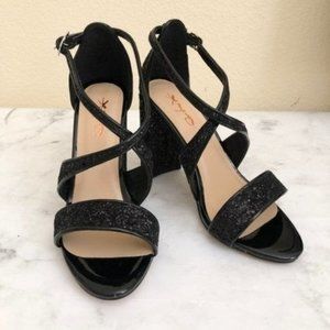 XYD Size 7 Black Glitter Cross Strap Sandal